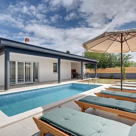 Sonnige Mit Privatem Pool, Wlan, Bbq, Klima 펜션