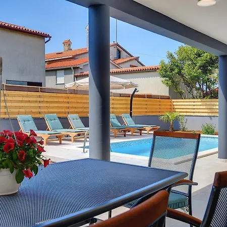 Σπίτι διακοπών Sonnige Mit Privatem Pool, Wlan, Bbq, Klima Μεντουλίν